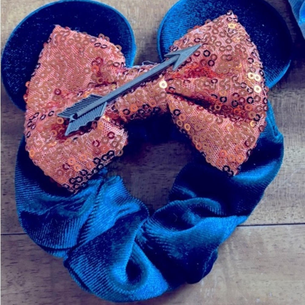 ✨UNLISTED Minnie Mouse Inspired Hair Scrunchie ✨ - Picture 5 of 5